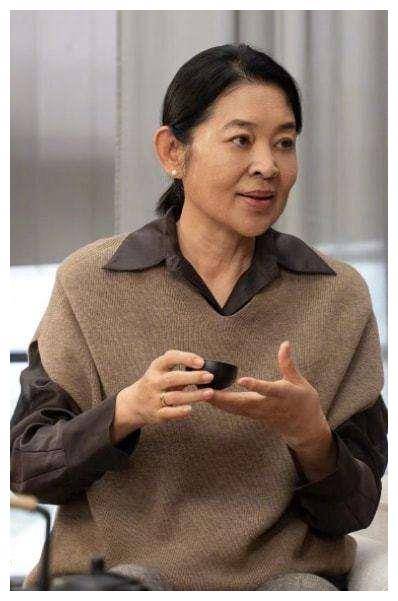 只因出名，倪萍一幅画卖到了百万人民币
