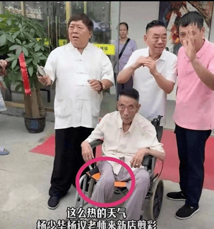 考古|相声大师杨少华去世，前半生穷困潦倒，58岁遇到贵人赵本山才走红，去世前仍在高温天剪彩