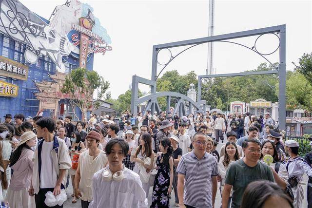 武汉欢乐谷码头文化小镇焕新开街